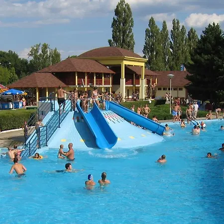 Csevi Apartmanhaz Mezokovesd Exterior photo